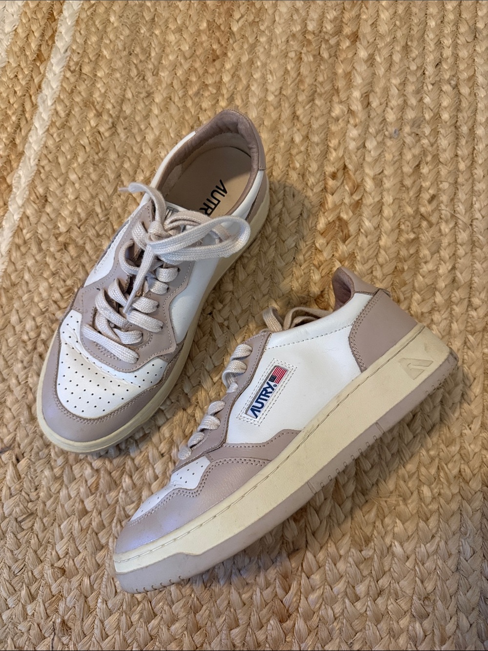 Autry Women’s Low-Top Sneakers in White and Beige